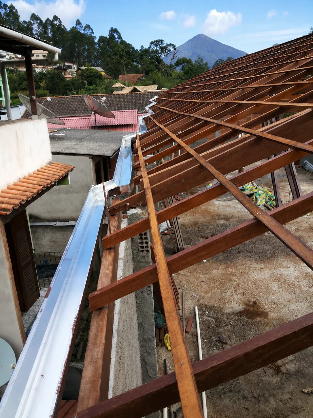 Projeto de calhas em Nova Friburgo — Constru-Calhas